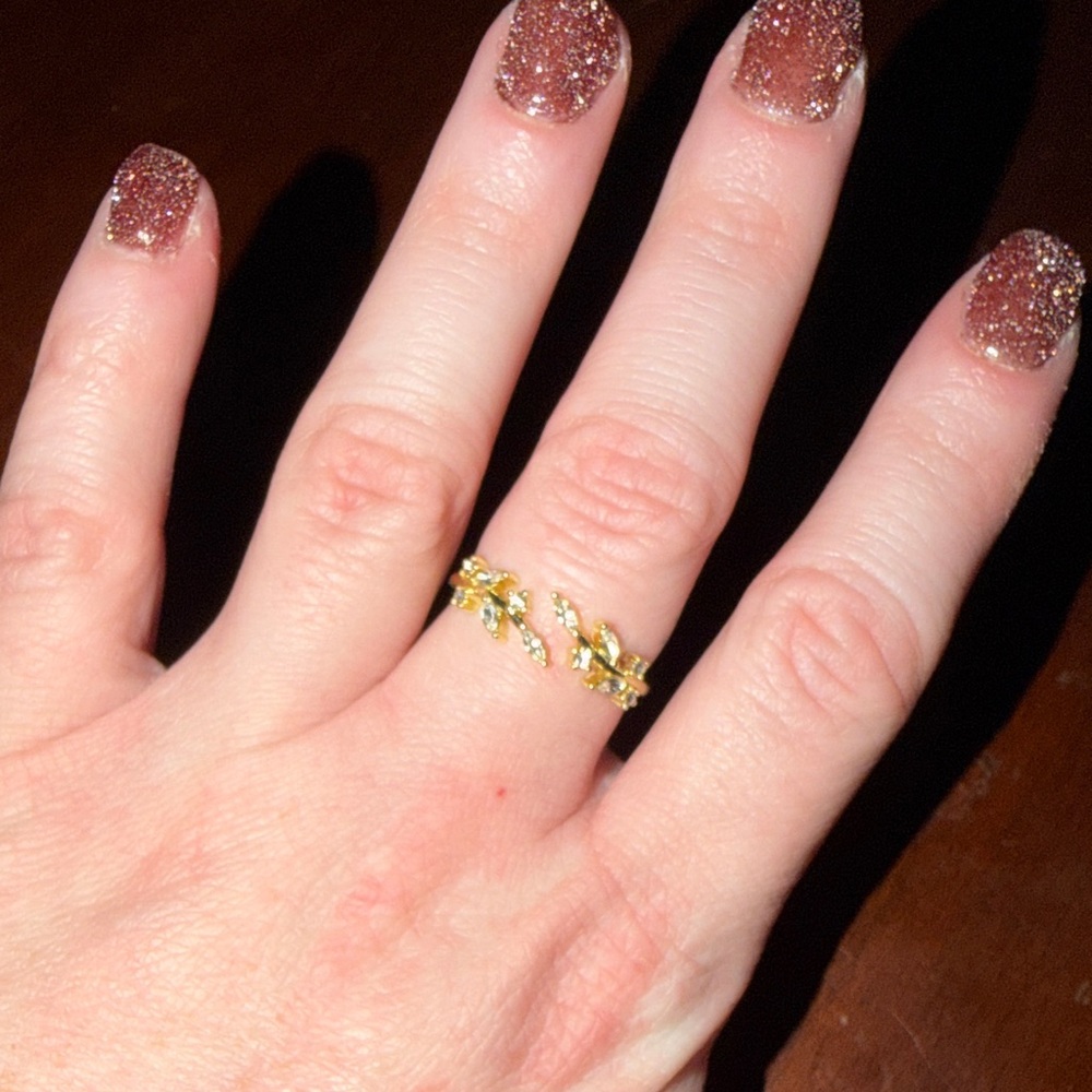 Elegant Gold Leaf Ring